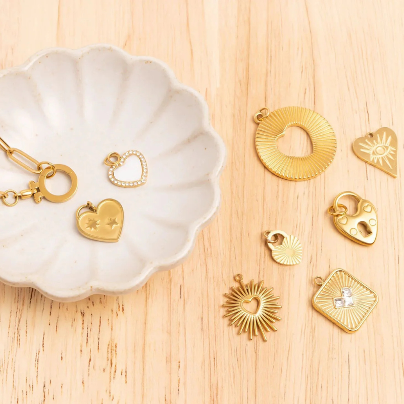 Carabiner Circle Necklace with Paperclip Chain in Gold