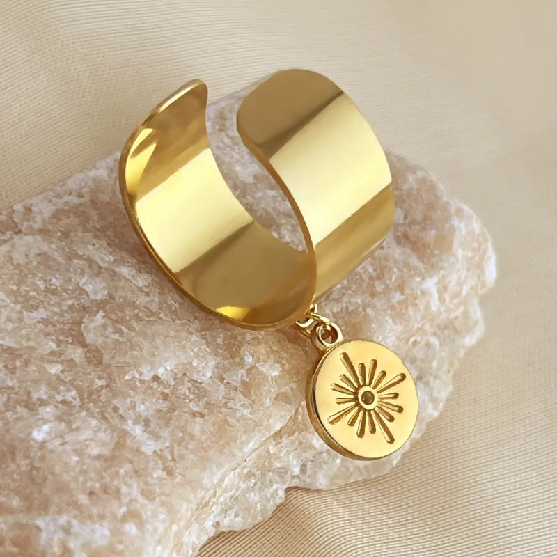 Adjustable Charm Barrel Ring in Gold Star