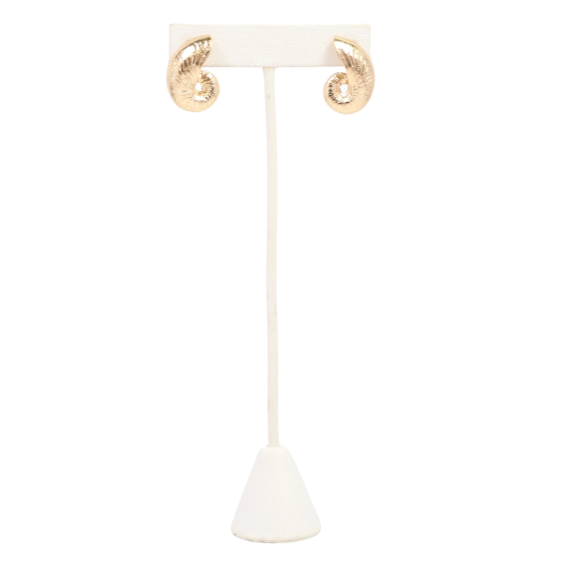 Shell Coastal Earrings in Gold