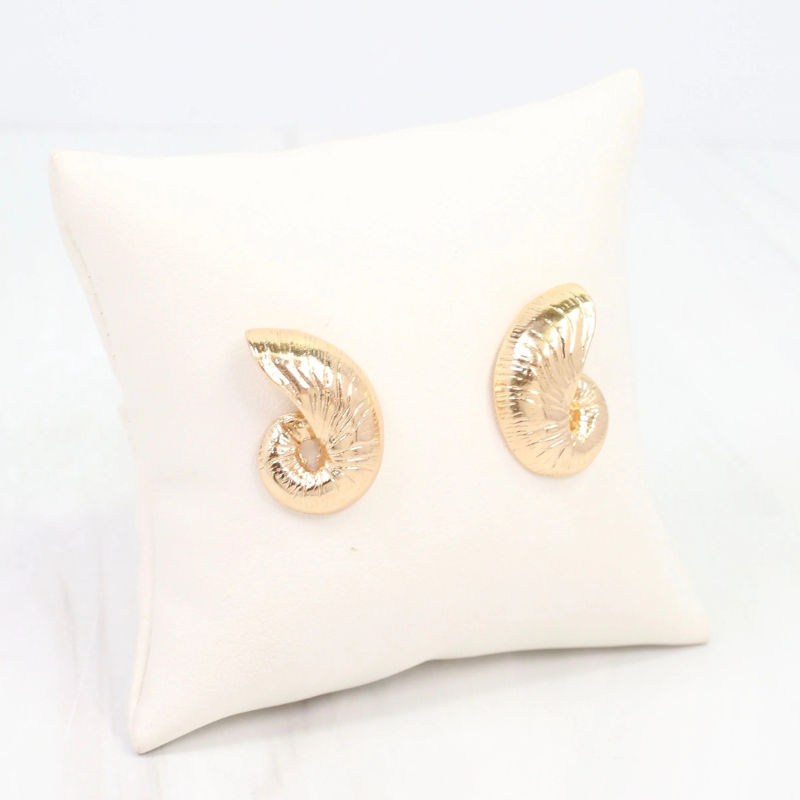 Shell Coastal Earrings in Gold