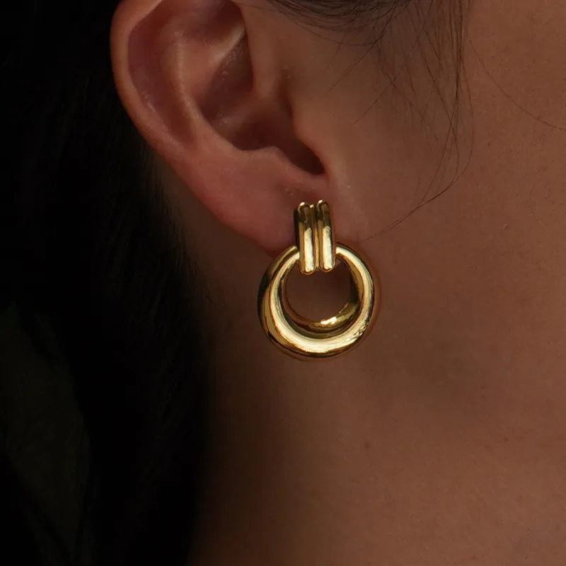 Interlocking Stud Earrings in Gold