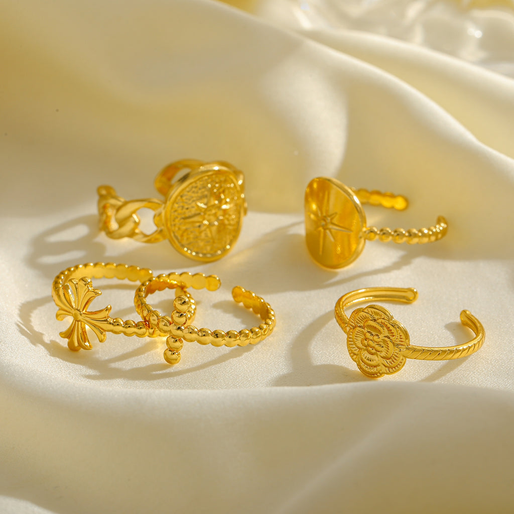 Star Adjustable Ring in Gold
