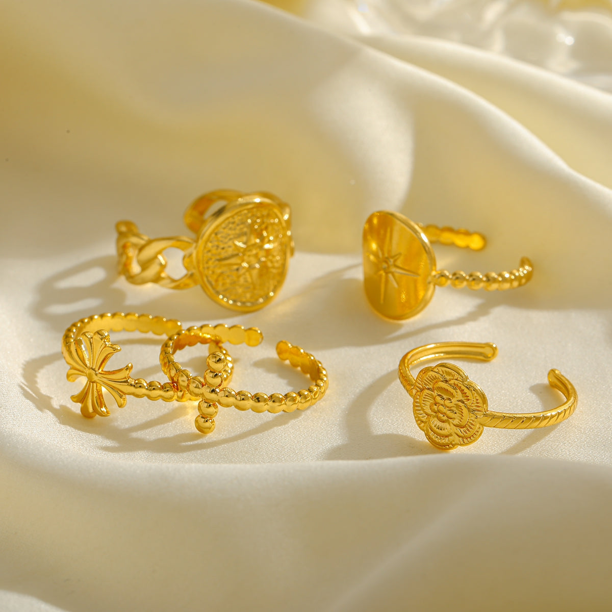 Star Adjustable Ring in Gold
