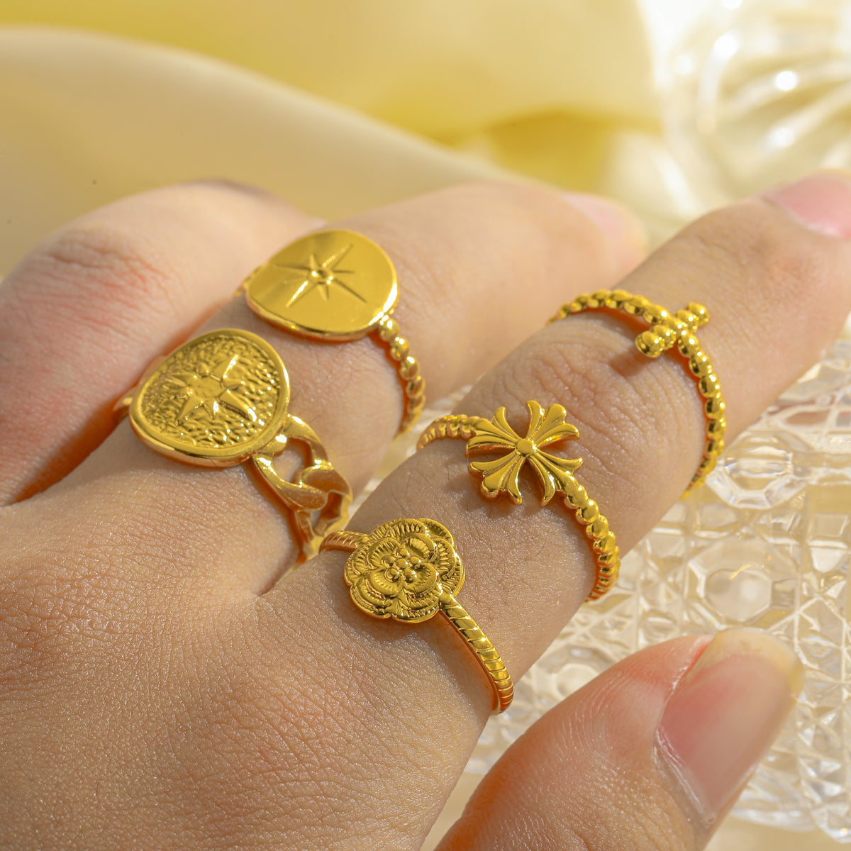 Star Adjustable Ring in Gold