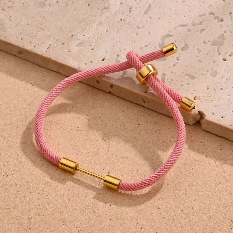 Charm Bar Wrist Lace in Nude